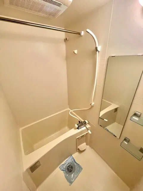 Residia Yotsuya Sanchome - Interior - ["Plumbing fixture", "Flooring", "Bathroom"]