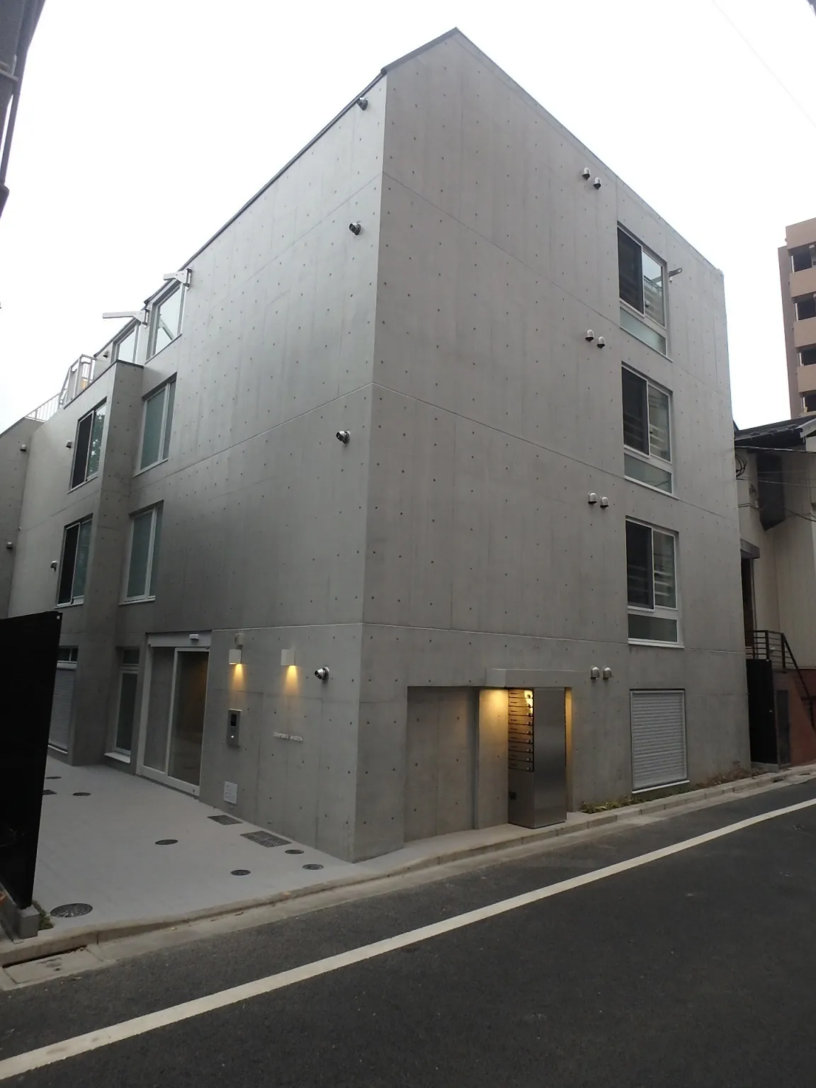 Composite Waseda - Exterior - ["Building", "Window", "Sky"]
