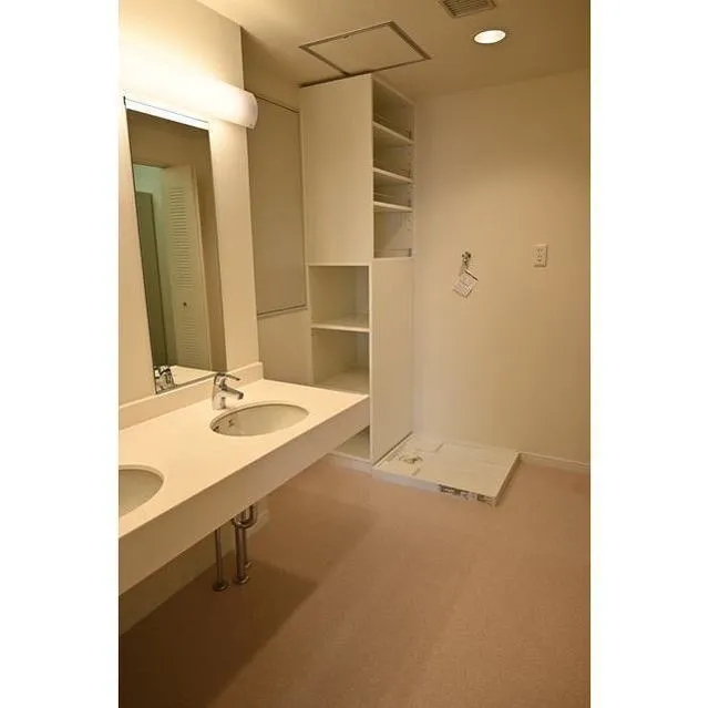 Shibuya Property Tower - Interior - ["Mirror", "Tap", "Sink"]