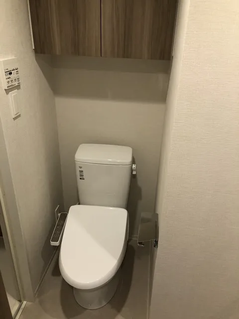 One Roof Residence Shin-Okachimachi - Interior - ["Toilet seat", "Toilet", "Toilet roll holder"]