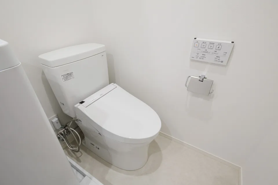 Hmlet Yoyogi Uehara - Interior - ["Toilet seat", "Toilet", "Plumbing fixture"]