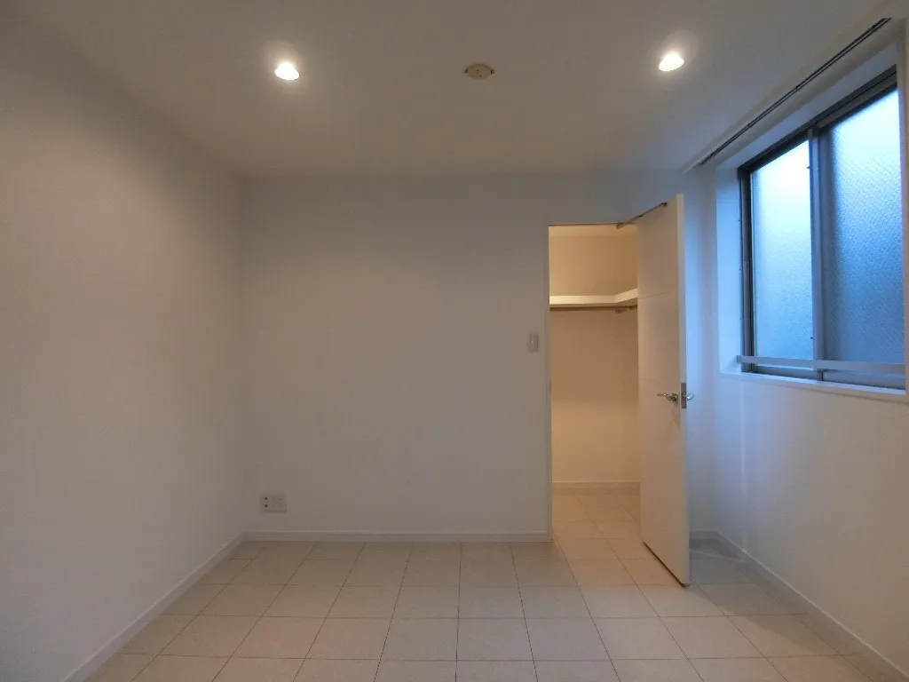 Doue Yoyogi - Interior - ["Fixture", "Window", "Wood"]