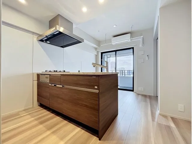Lugente Itabashi - Interior - ["Flooring", "Kitchen", "Floor"]
