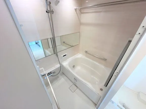 Sol Levente Shin-Umeda - Interior - ["Plumbing fixture", "Floor", "Plumbing"]