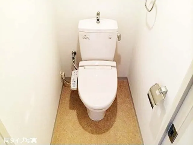 Comforia Honkomagome - Interior - ["Plumbing fixture", "Toilet seat", "Toilet"]