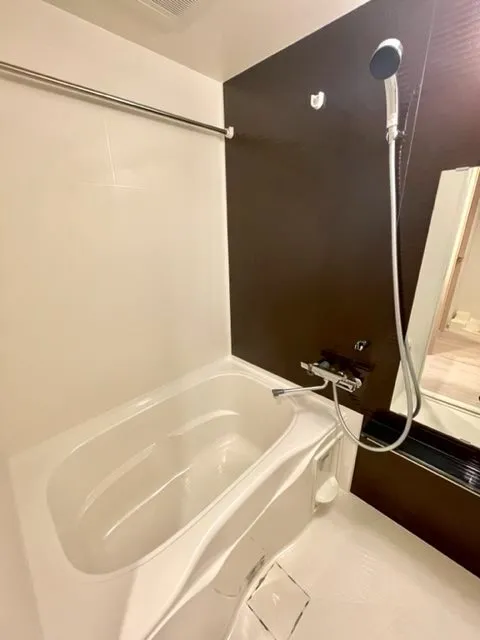 Crevia RXe Kitashinagawa II Station Court - Interior - ["Bathtub", "Plumbing fixture", "Tap"]