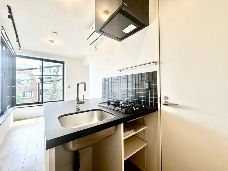 Trias111 - Interior - ["Kitchen", "Plumbing fixture", "Sink"]