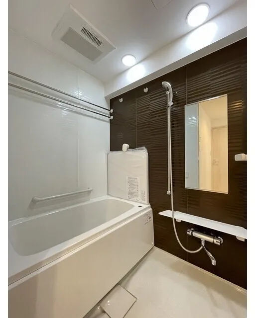 Comforia Liv Hirai MUTIO - Interior - ["Flooring", "Plumbing fixture", "Floor"]