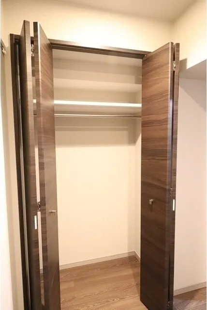 Delux Tabata - Interior - ["Cabinetry", "Building", "Door"]