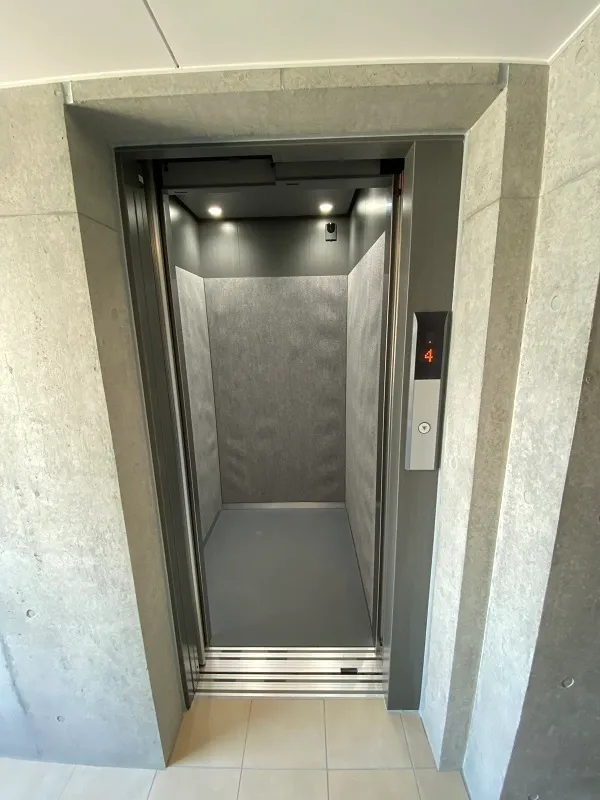 OAK VILLA SOU Meguro - Other - ["Elevator", "Glass", "Silver"]
