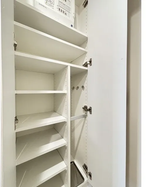 Comforia Liv Osaki - Interior - ["Wood", "Flooring", "Shelving"]