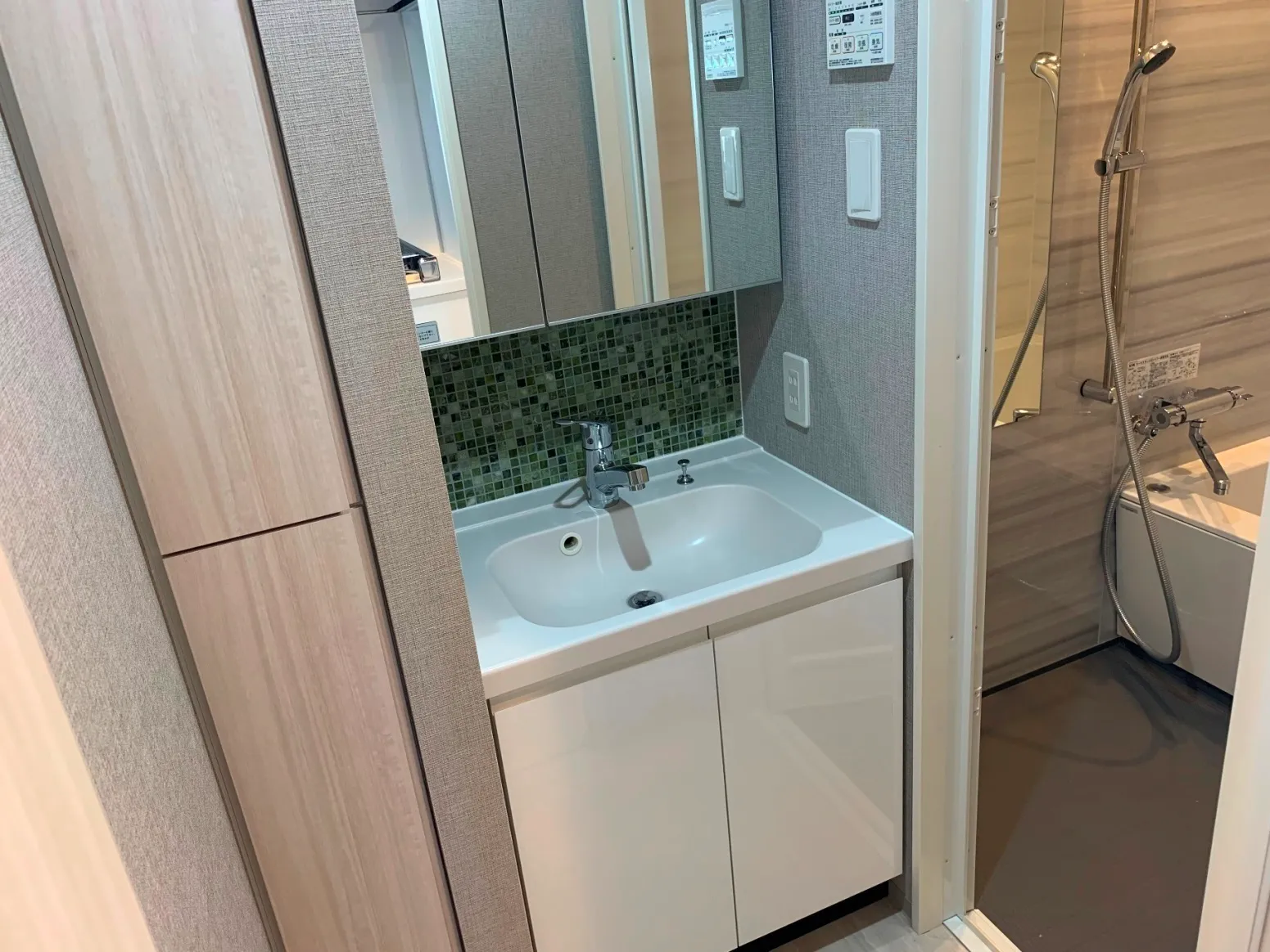 Due Minowa II - Interior - ["Flooring", "Floor", "Plumbing fixture"]