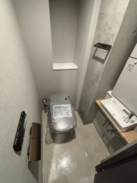 EXAM AKASAKA - Interior - ["Toilet seat", "Floor", "Toilet"]
