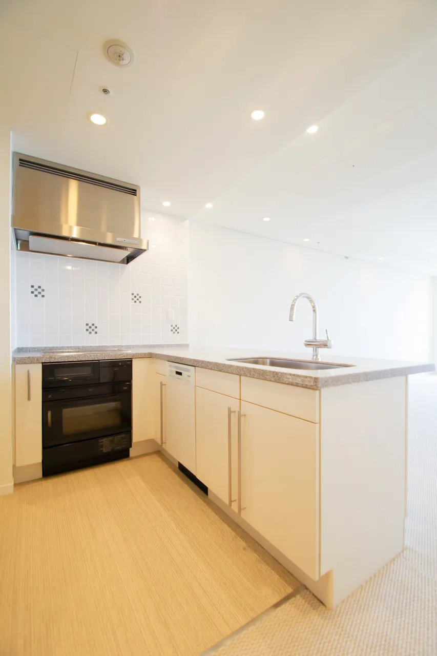 La Tour Shibakoen - Interior - ["Cabinetry", "Countertop", "Sink"]
