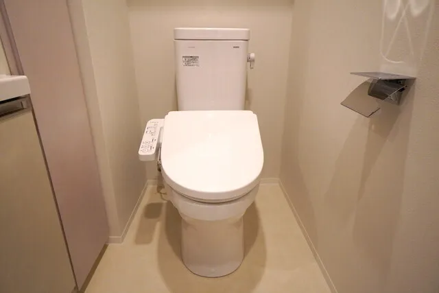 Luffon Progressive Nakano Sakaue - Interior - ["Toilet seat", "Toilet", "Plumbing fixture"]