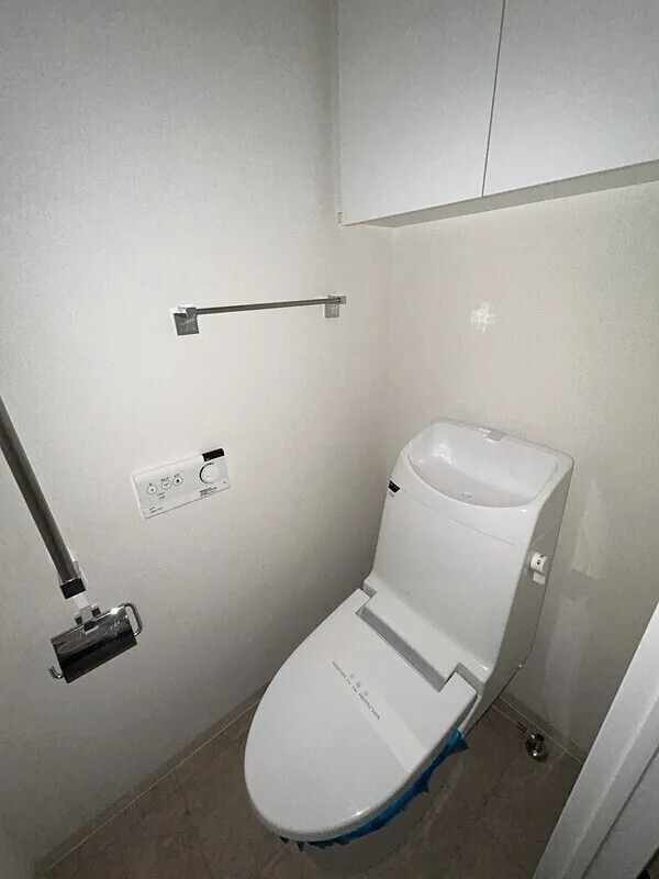 La Douceur Asakusabashi - Interior - ["Toilet seat", "Plumbing fixture", "Toilet"]
