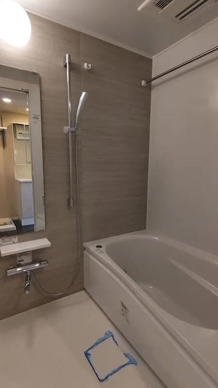 Residia Shibaura - Interior - ["Flooring", "Floor", "Plumbing fixture"]