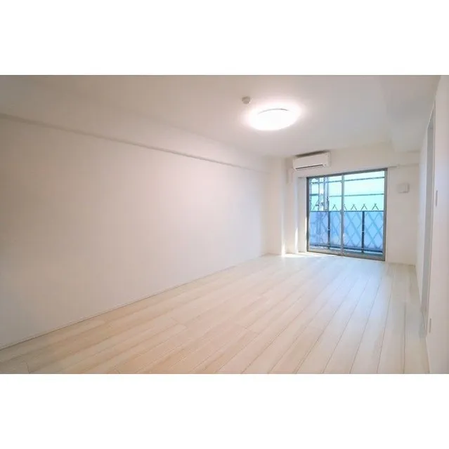 Gran Casa Minamisenju - Interior - ["Building", "Window", "Fixture"]