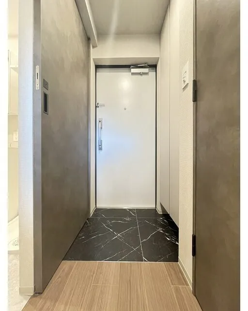 Well Square Yawata-Yama - Interior - ["Flooring", "Wood", "Floor"]