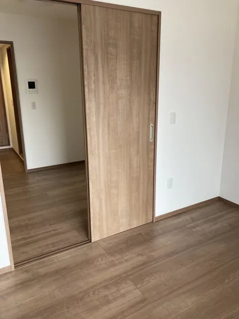 Vermeer - Interior - ["Flooring", "Wood flooring", "Floor"]