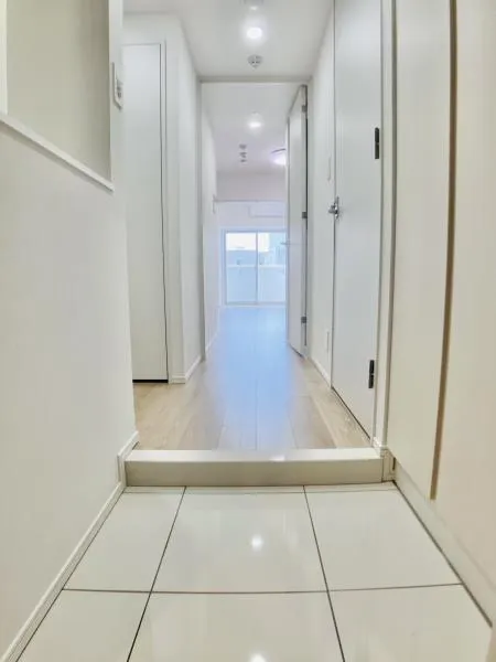 PREMIUM CUBE Ueno - Interior - ["Door", "Building", "Fixture"]