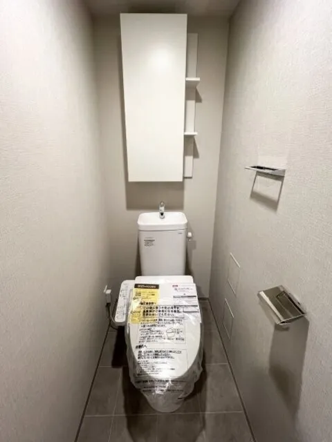 Royal Parks Ariake - Interior - ["Toilet seat", "Toilet", "Plumbing fixture"]