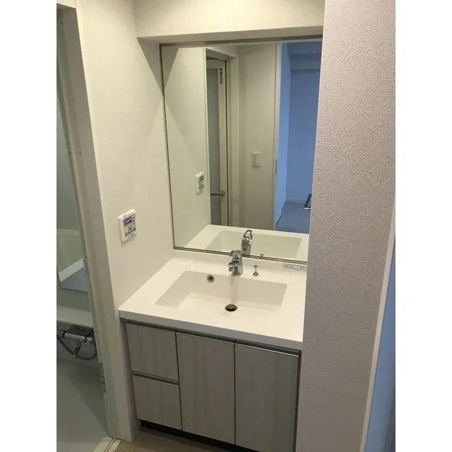 Comforia HIgashi-IKebukuro  - Interior - ["Mirror", "Tap", "Sink"]