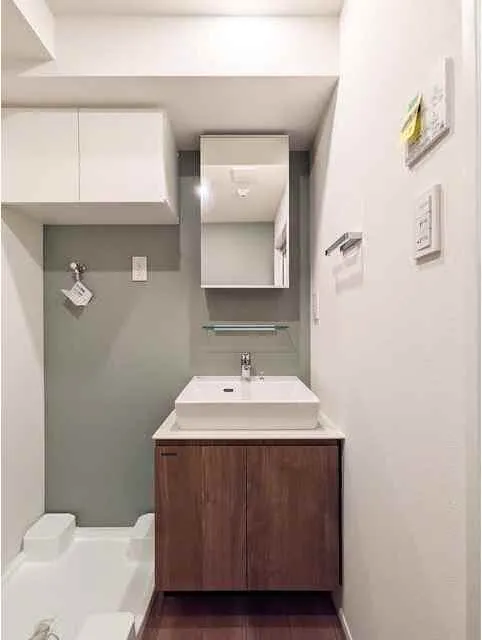 Stylio Meguro Ohashi HILLSIDE - Interior - ["Tap", "Bathroom cabinet", "Sink"]