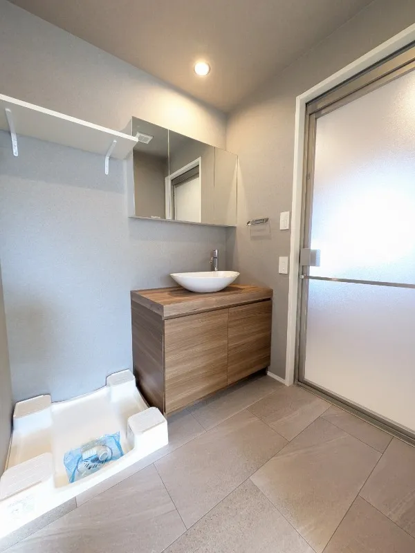 RESIDIA Shima Tsuyama - Interior - ["Flooring", "Plumbing fixture", "Floor"]