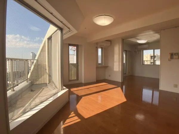 Stage Grande Hongo - Interior - ["Property", "Building", "Window"]