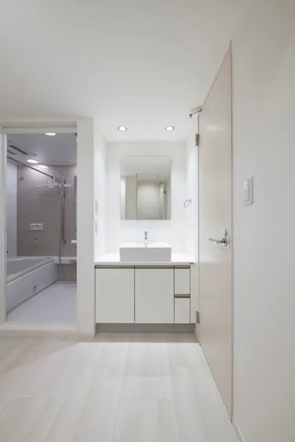 Ebisu Garden Terrace - Interior - ["Building", "Mirror", "Bathroom"]