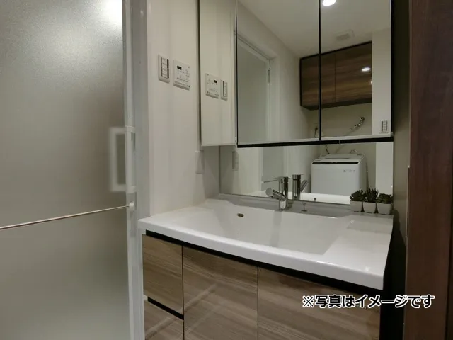 Genovia Kita-Senju - Interior - ["Bathroom Sink", "Plumbing fixture", "Bathroom cabinet"]