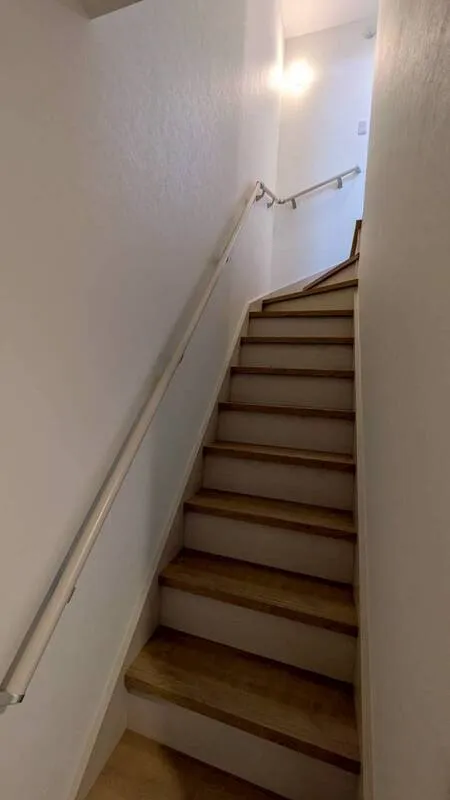 Solna Cresia Nakano - Interior - ["Wood", "Flooring", "Handrail"]