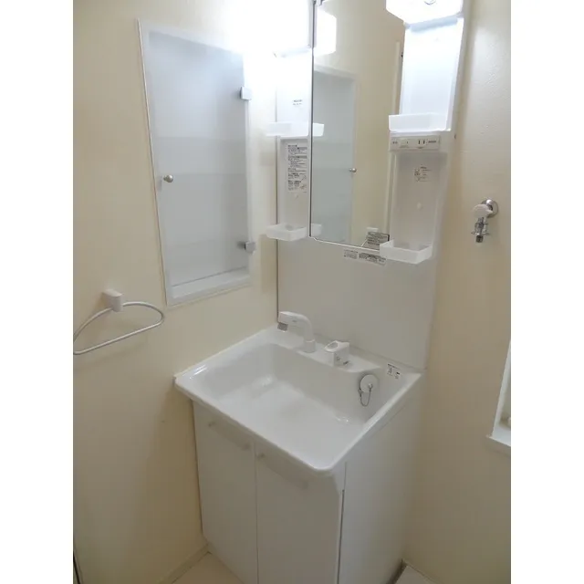 Comodia Misuzu - Interior - ["Plumbing fixture", "Sink", "Tap"]