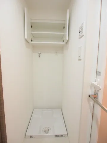 Premium Cube Mishuku - Interior - ["Fixture", "Tile flooring", "Wood"]
