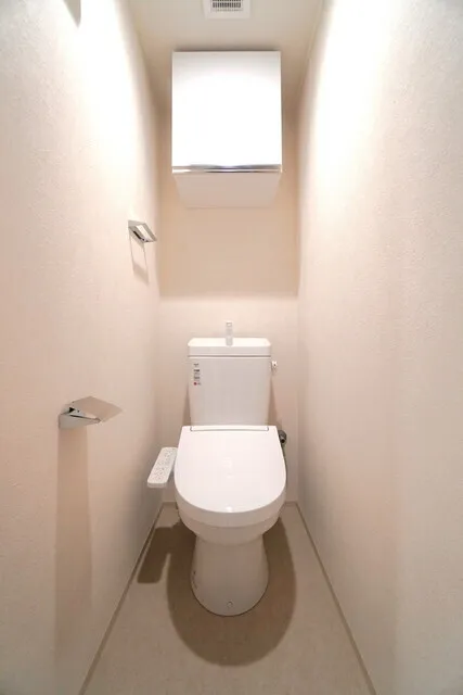 CREATIF Bunkyo Sendagi - Interior - ["Toilet seat", "Toilet", "Plumbing fixture"]