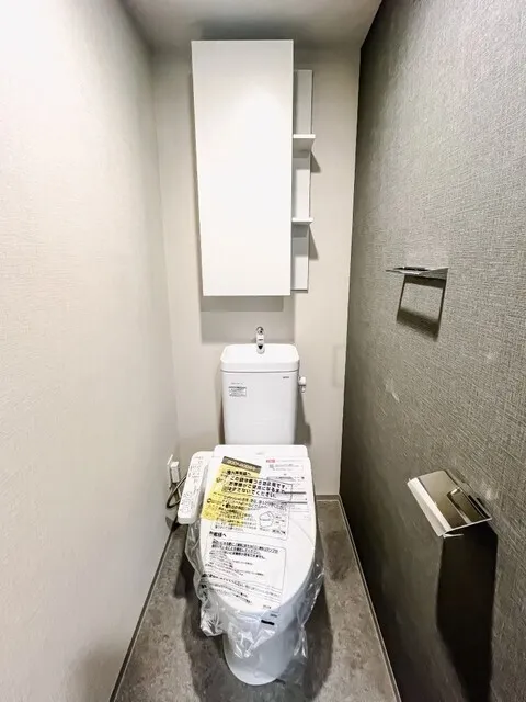 Royal Parks Ariake - Interior - ["Toilet seat", "Toilet", "Plumbing fixture"]
