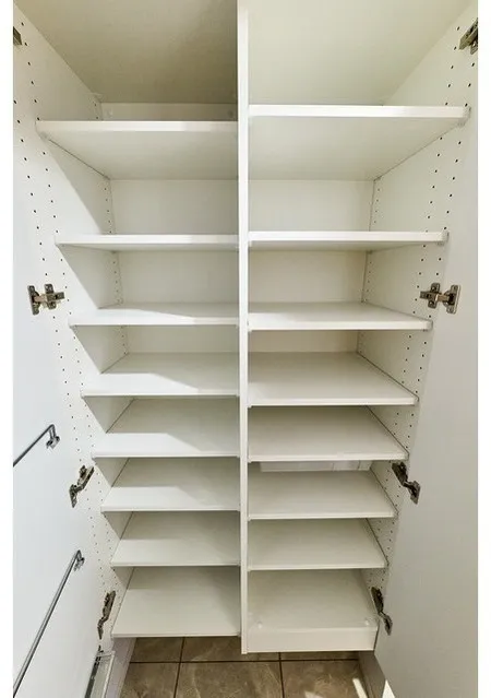 Lefon Progres Akabane Marks - Interior - ["Shelving", "Cupboard", "Shelf"]