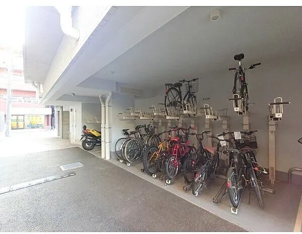 Park Habio Nakameguro - Other - ["Bicycle", "Bicycle frame", "Bicycle wheel"]