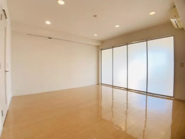 Brillia Ist Sangenjaya Blossom Terrace - Interior - ["Property", "Fixture", "Wood"]