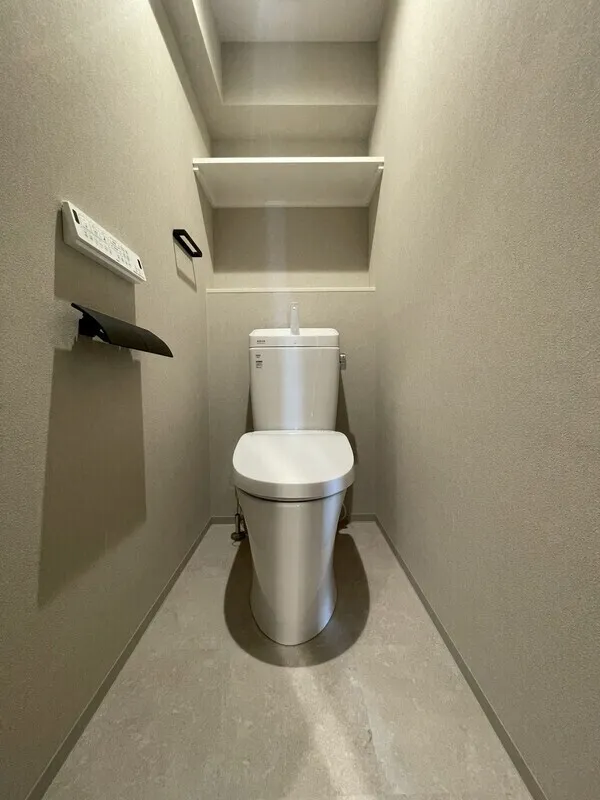 LUMIEC un Sasazuka - Interior - ["Toilet seat", "Toilet", "Flooring"]
