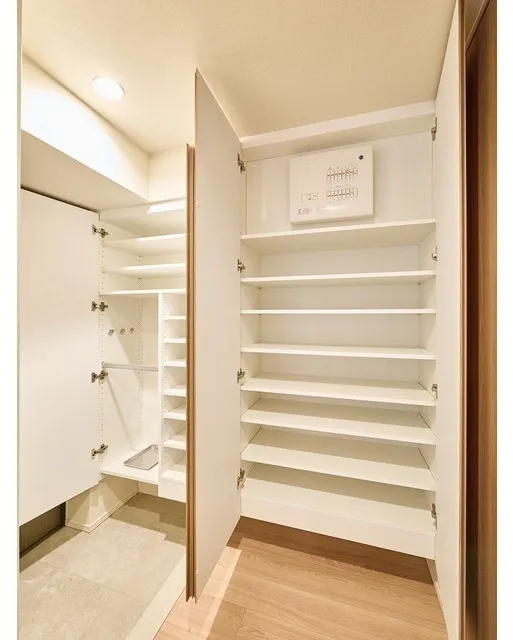 Comforia Liv Nishioshima SOUTH - Interior - ["Flooring", "Wood", "Interior design"]