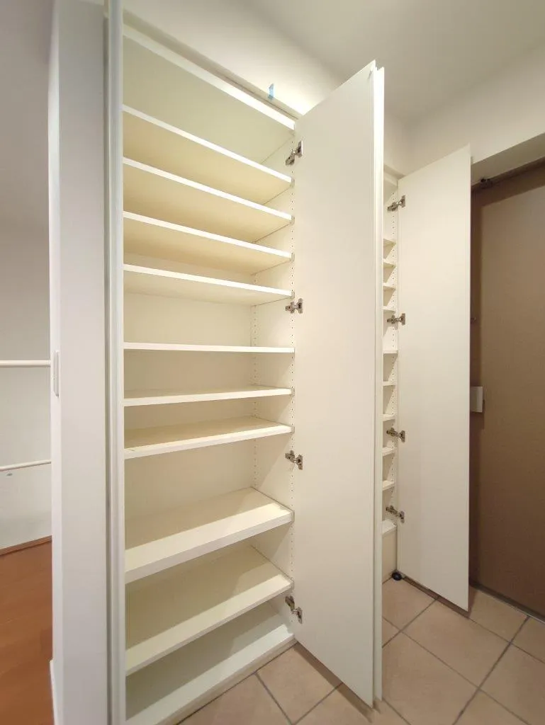 Residence Yoyogi Park - Interior - ["Building", "Shelf", "Fixture"]