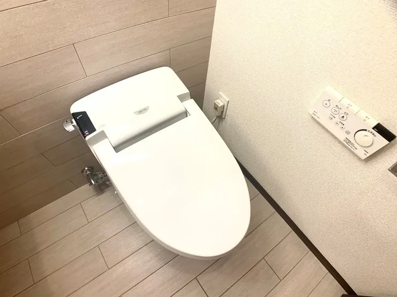 Pratique Kiyosumi Shirakawa - Interior - ["Toilet seat", "Plumbing fixture", "Toilet"]