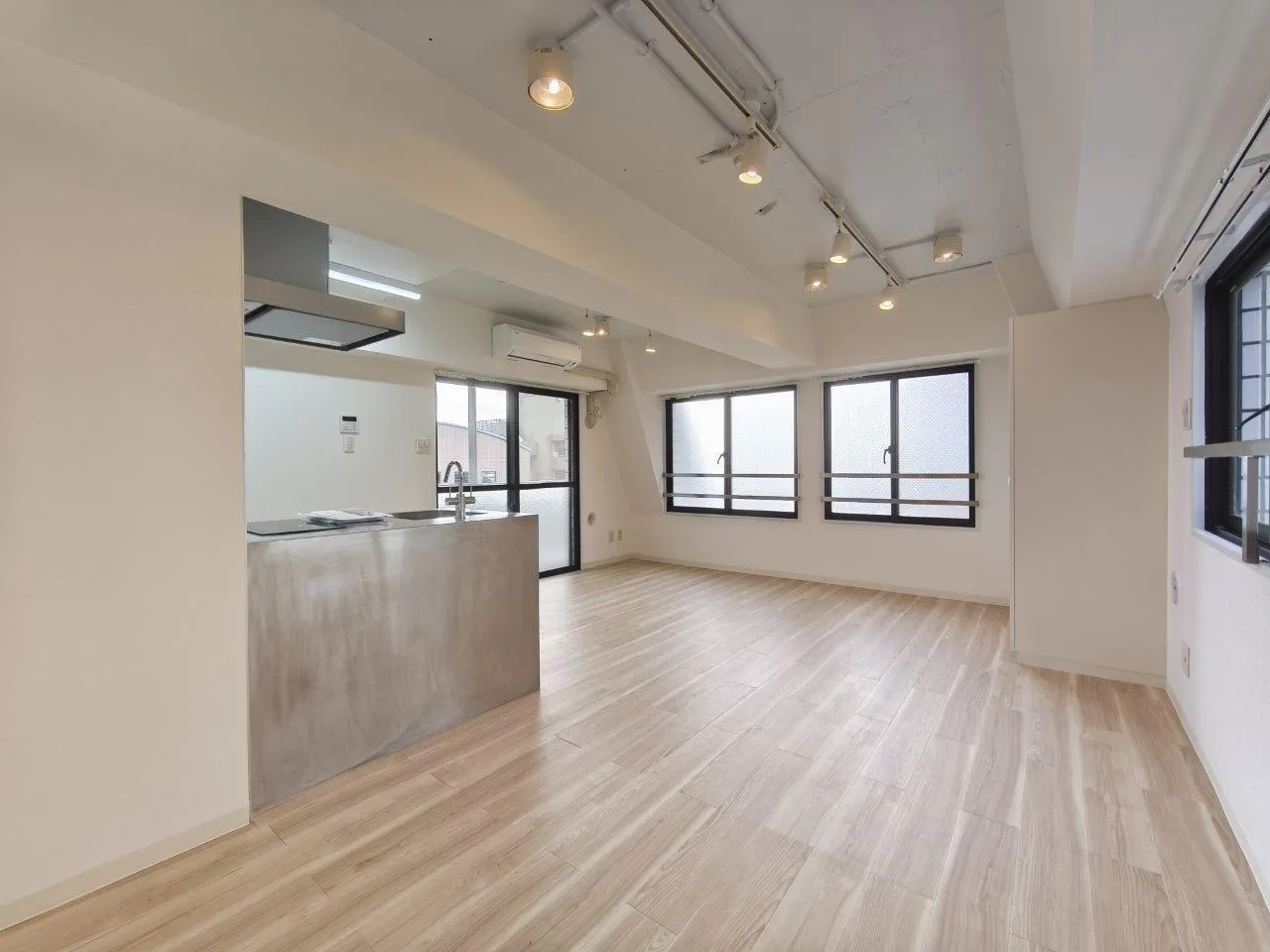 ONE ROOF FLAT NISHIWASEDA - Interior - ["Flooring", "Ceiling", "Floor"]