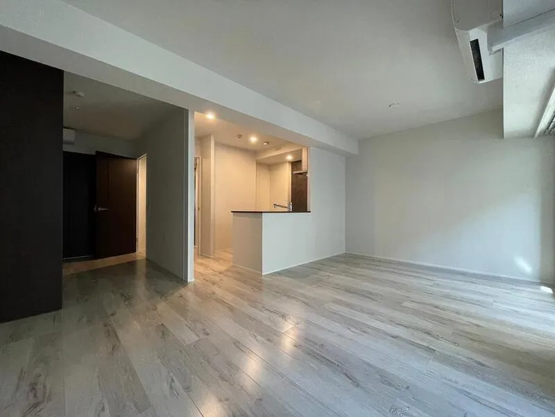 LUMIEC un Hongo - Interior - ["Flooring", "Floor", "Ceiling"]