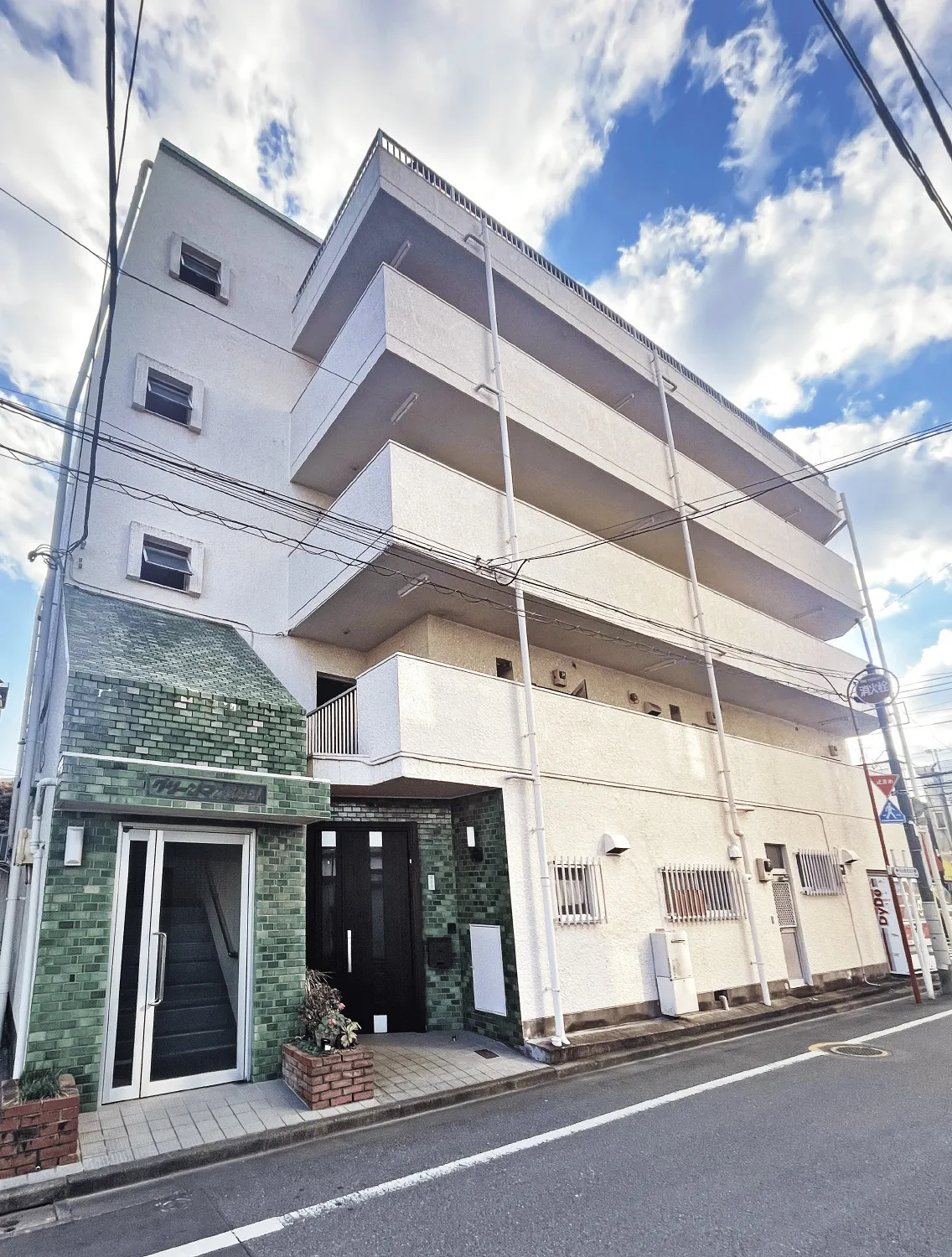 Green Mansion - Exterior - ["Urban design", "Apartment", "Composite material"]