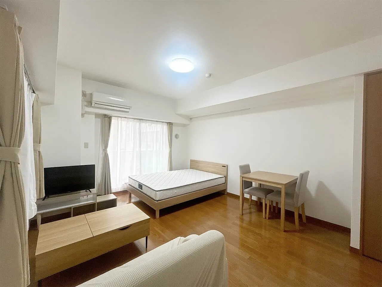 Mynavi STAY Urban Suite Jimbocho Station - Interior - []