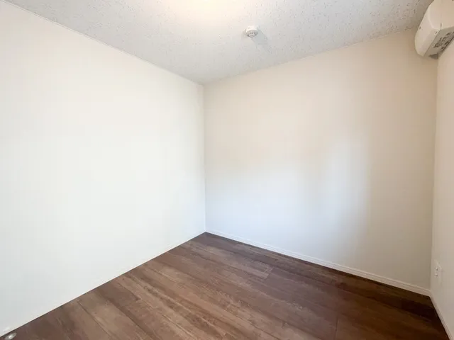 Preasvelta Minowa - Interior - ["Flooring", "Floor", "Wood"]
