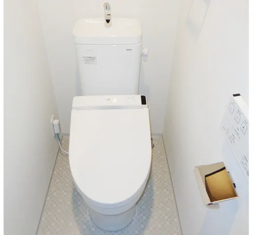 Genovia Saginomiya Sky Garden - Interior - ["Toilet seat", "Toilet", "Plumbing fixture"]
